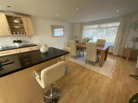 KITCHEN/DINING ROOM 22'9 x 13'9