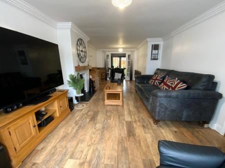 LIVING ROOM 24'5 x 11'6