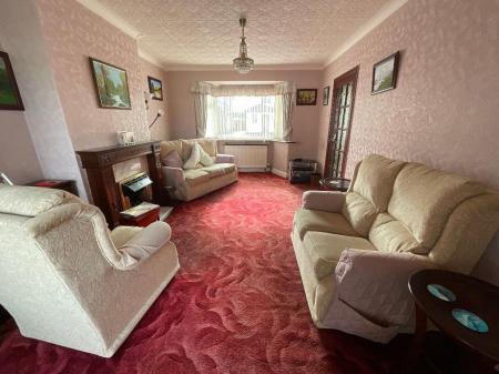 LIVING ROOM 16'6 x 11'