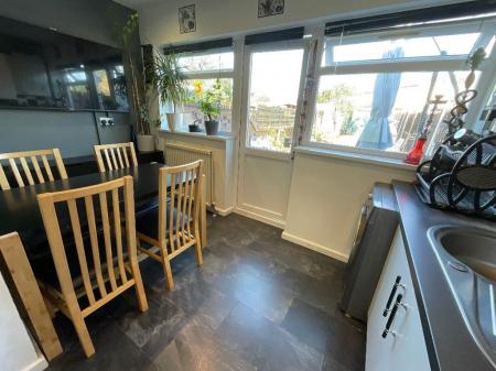 L-SHAPED KITCHEN/DINER 14'3 x 6'4> 12'