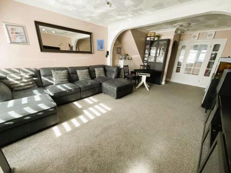 LIVING ROOM 22'5 x 13'4