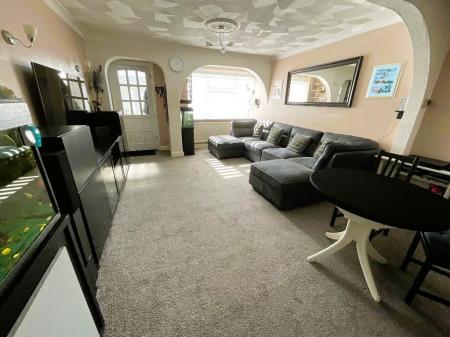 LIVING ROOM 22'5 x 13'4