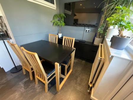 L-SHAPED KITCHEN/DINER 14'3 x 6'4> 12'