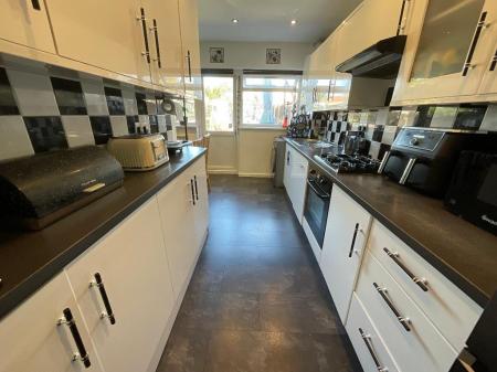 L-SHAPED KITCHEN/DINER 14'3 x 6'4> 12'