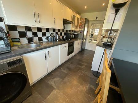 L-SHAPED KITCHEN/DINER 14'3 x 6'4> 12'