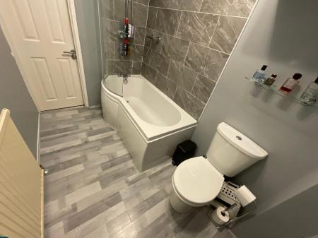 GROUND FLOOR BATHROOM