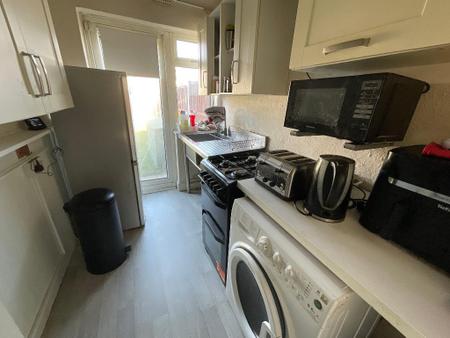 KITCHEN 8'3 x 5'5