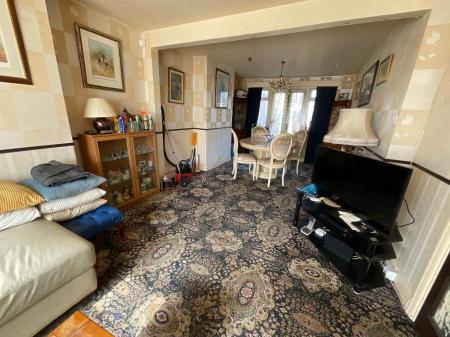 LIVING ROOM/DINER 25'5 x 10'8