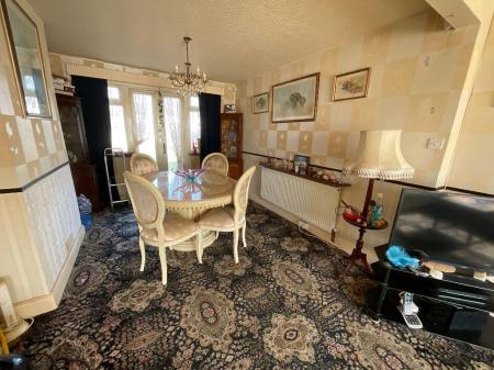 LIVING ROOM/DINER 25'5 x 10'8