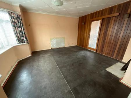 LIVING ROOM 13'8 x 13'6