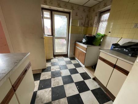 KITCHEN 9'4 x 8'5