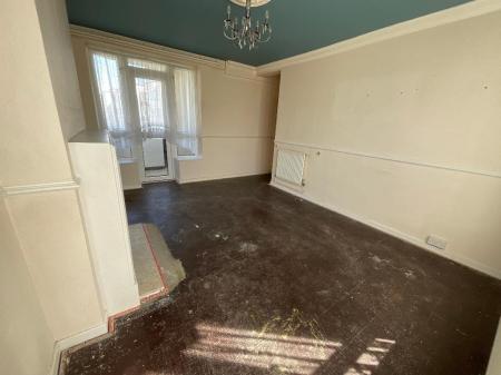 LIVING ROOM 14'1 x 13'