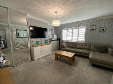 LIVING ROOM 13'11 x 11'5