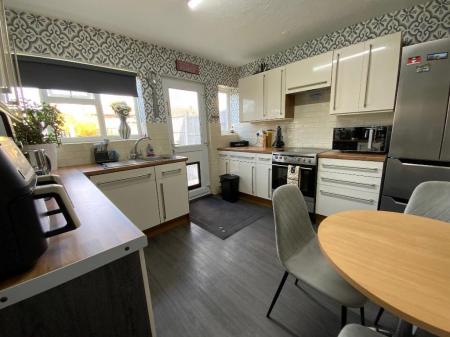 KITCHEN 10'10 x 10'3