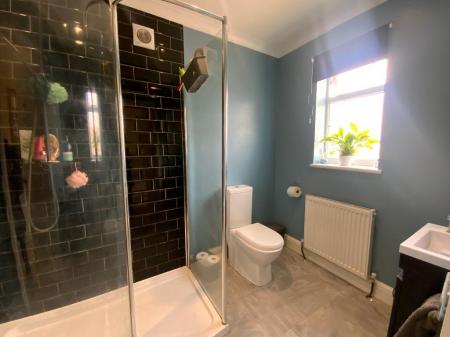 GROUND FLOOR SHOWER ROOM