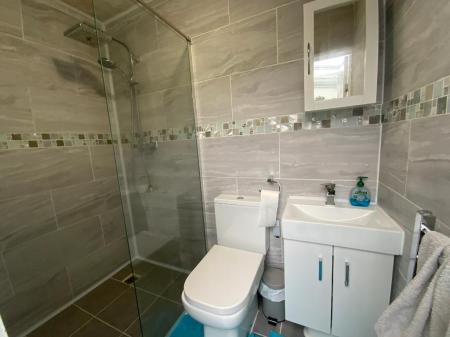 GROUND FLOOR SHOWER ROOM