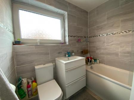 FIRST FLOOR BATHROOM