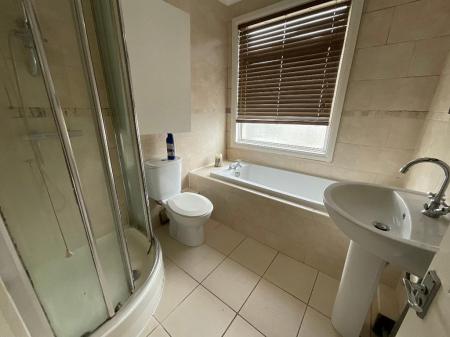 FIRST FLOOR BATHROOM