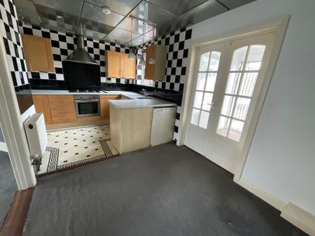 KITCHEN 10' x 7'8