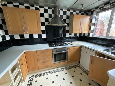 KITCHEN 10' x 7'8