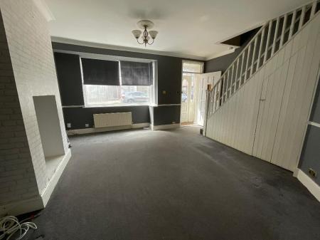 LIVING ROOM 15'2 x 15'1