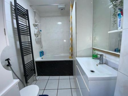 GROUND FLOOR BATHROOM
