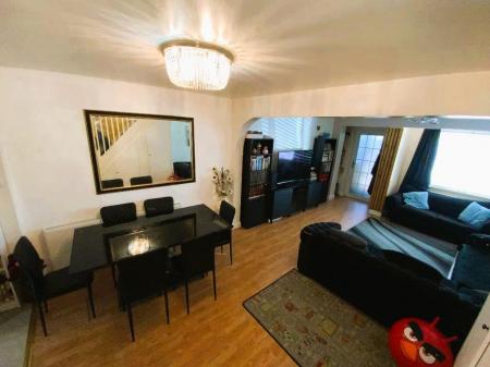 LIVING ROOM/DINER 24'4 x 13'5