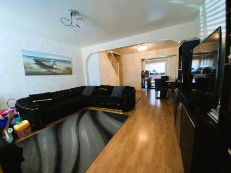 LIVING ROOM/DINER 24'4 x 13'5