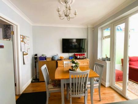 KITCHEN/DINER 16'10 x 9'