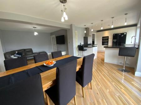 L-SHAPED KITCHEN/RECEPTION TWO 26'1 x 23