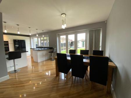 L-SHAPED KITCHEN/RECEPTION TWO 26'1 x 23