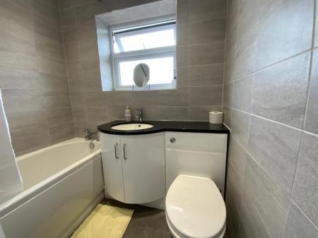FIRST FLOOR BATHROOM