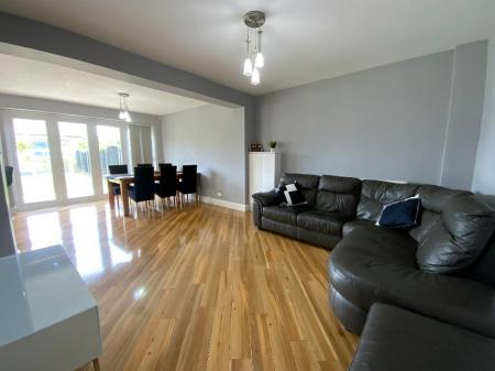 L-SHAPED KITCHEN/RECEPTION TWO 26'1 x 23