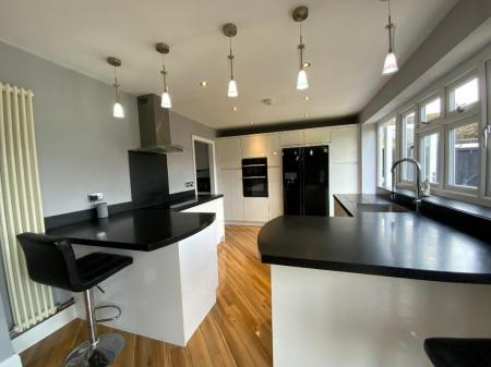 L-SHAPED KITCHEN/RECEPTION TWO 26'1 x 23