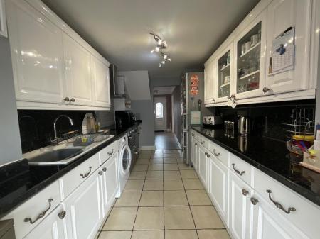 L-SHAPED KITCHEN/DINER 16'1 x 10'7