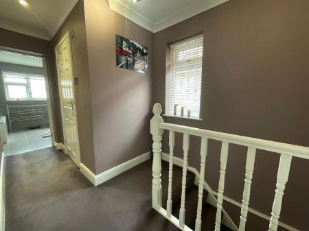 FIRST FLOOR LANDING