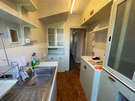 KITCHEN 7'7 x 5'3