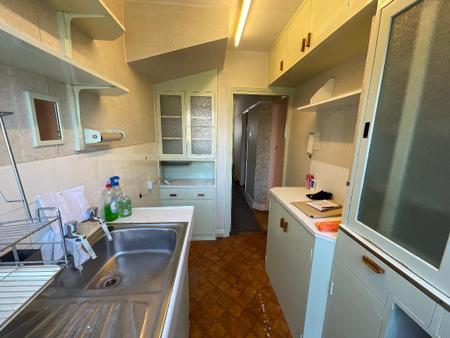 KITCHEN 7'7 x 5'3