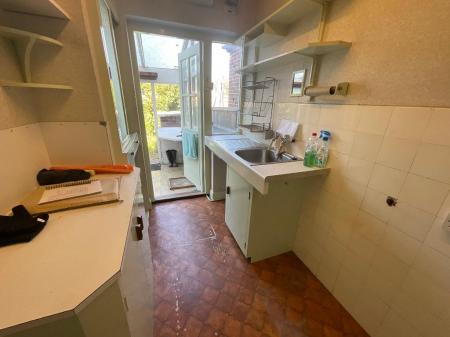 KITCHEN 7'7 x 5'3