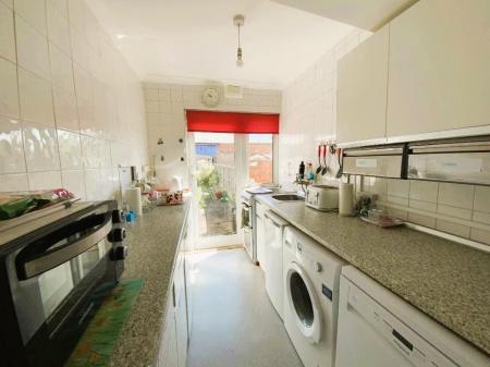 KITCHEN 9'9 x 6'3