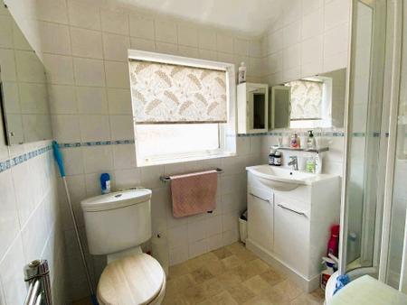 FIRST FLOOR SHOWER ROOM