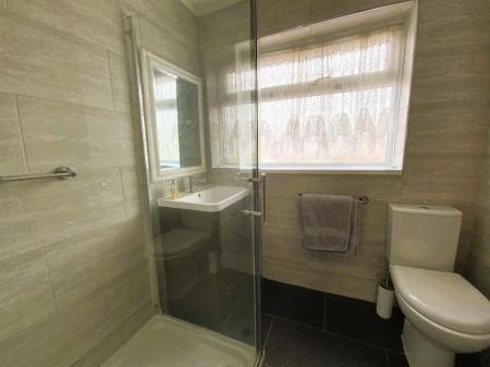 FIRST FLOOR SHOWER ROOM