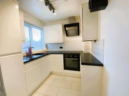 KITCHEN 7'6 x 6'9