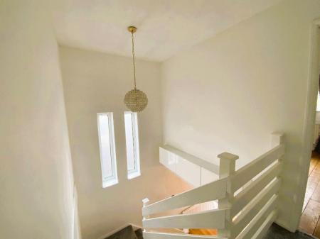 FIRST FLOOR LANDING