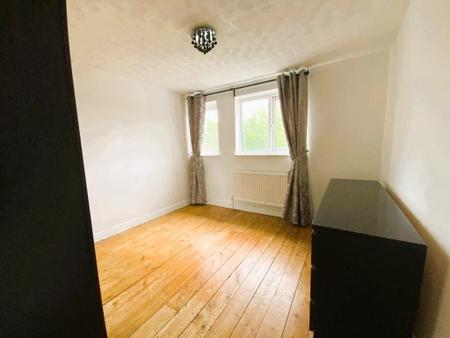 BEDROOM 11'2 x 10'9