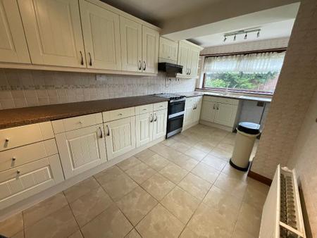 KITCHEN 17'5 x 7'5