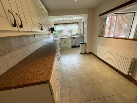 KITCHEN 17'5 x 7'5