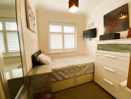 BEDROOM THREE 9'1 x 6'6