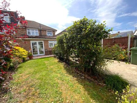 REAR GARDEN approx 40ft