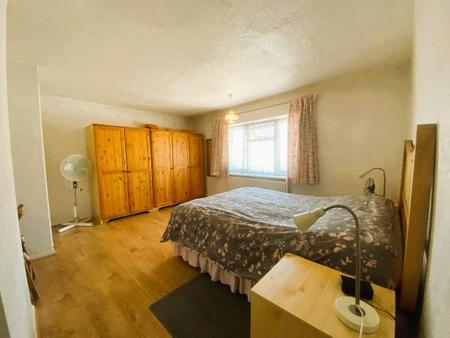 BEDROOM ONE 16'5 x 12'10